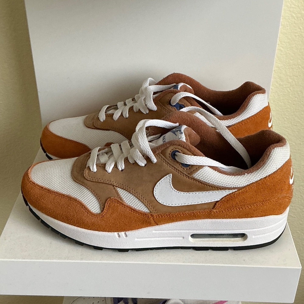 Nike Men's Air Max White and Tan Sneakers with box